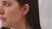 Charger et lire la vidéo dans la visionneuse de la Galerie, Mini Huggies Earrings