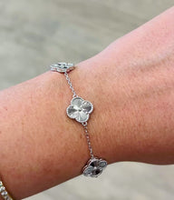 Charger et lire la vidéo dans la visionneuse de la Galerie, Clover Bracelet
