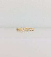 Charger l&#39;image dans la galerie, 10k White or Yellow Gold Diamond Wedding Band
